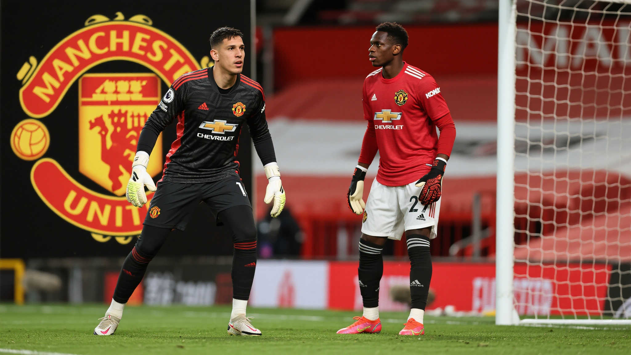 首发门将疑云：大马丁确认赴曼联，奥纳纳坚守不离